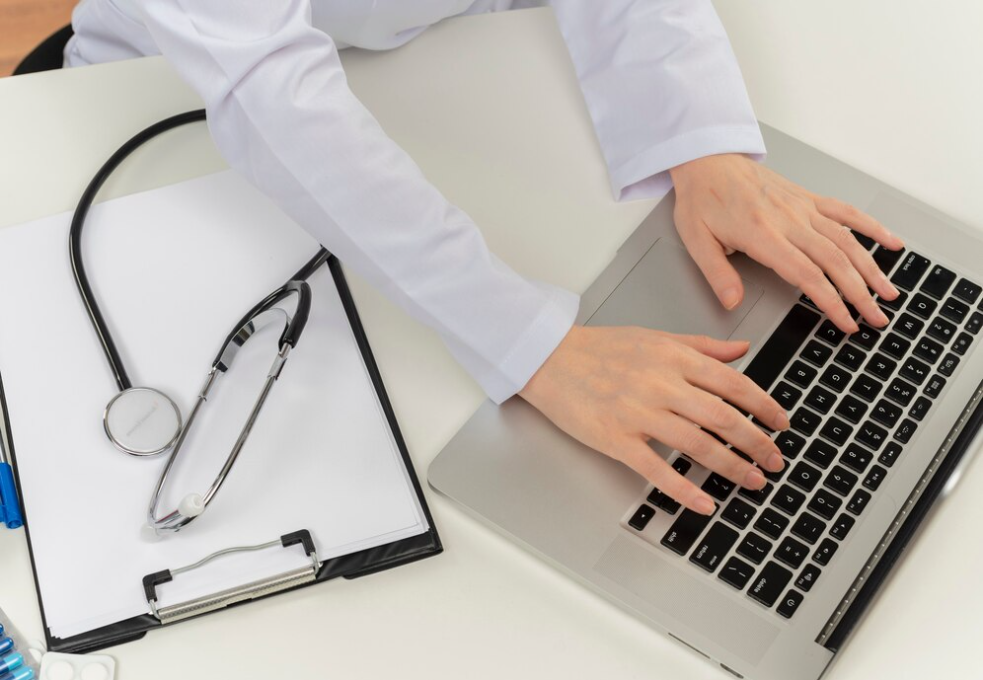 Manfaat Software Aplikasi Kesehatan untuk Memudahkan Dokter dalam Menjalankan Praktik