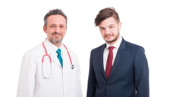 Perbedaan Antara Dokter (dr.) dan Doktor (Dr.)